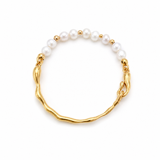 Gold-tone pearl bracelet with round pearl beads and wavy curb-link chain detail