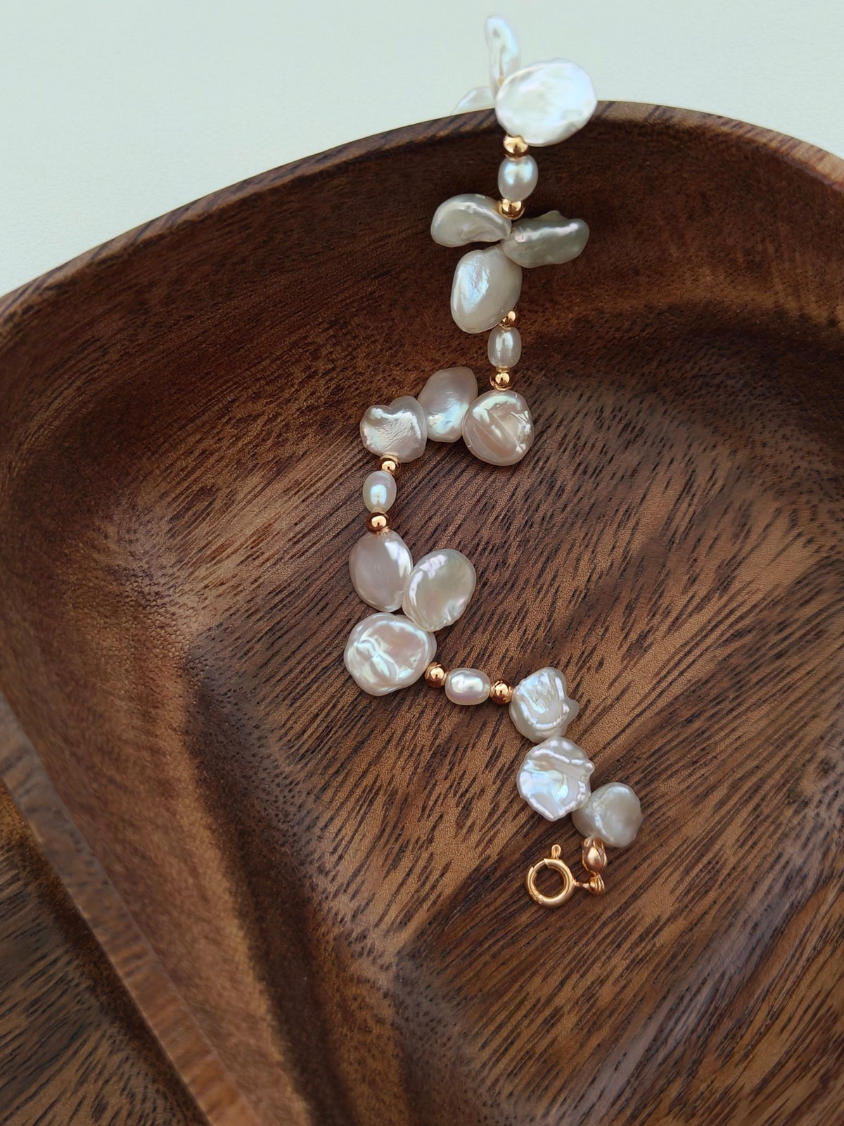 Freshwater pearl bracelet with mixed baroque pearl pieces and small gold-tone beads
