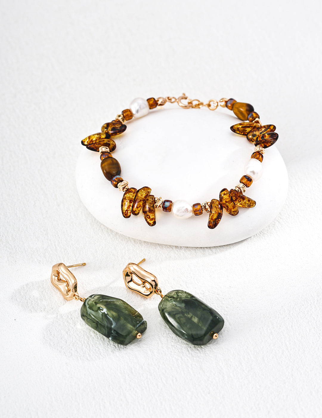 Amber tiger eye and white pearl beaded bracelet with gold-tone chain and clasp