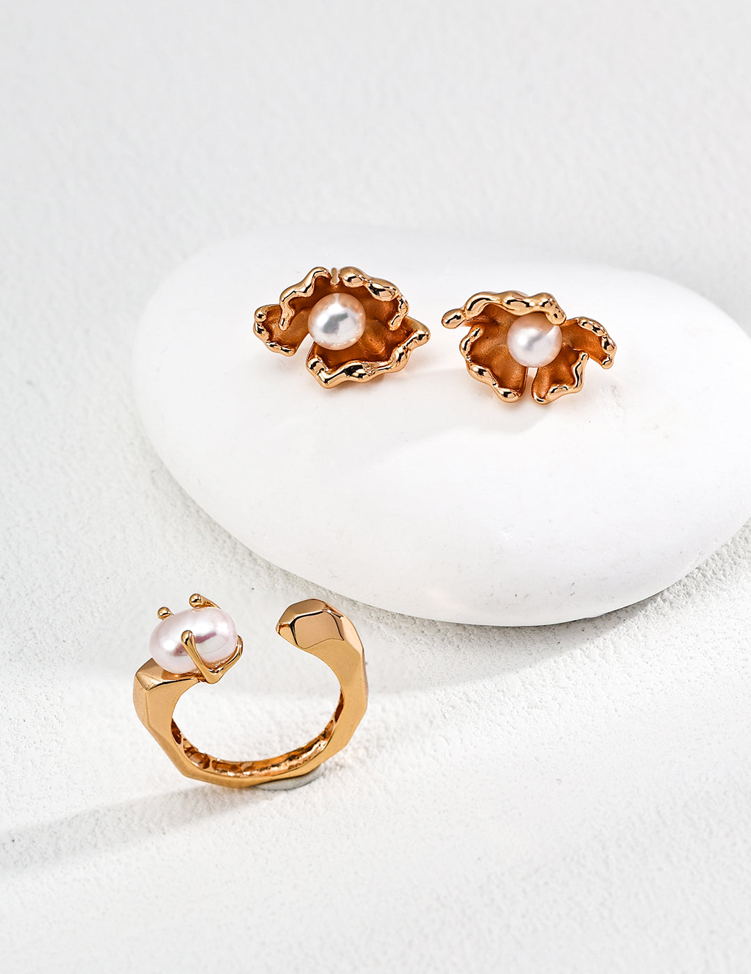 Gold-tone pearl open ring with ornate baroque setting, plus stud earrings