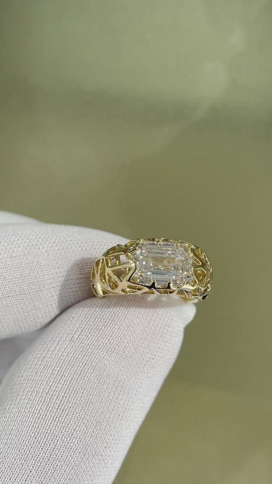 Tūī Nest Emerald Lab Diamond Ring
