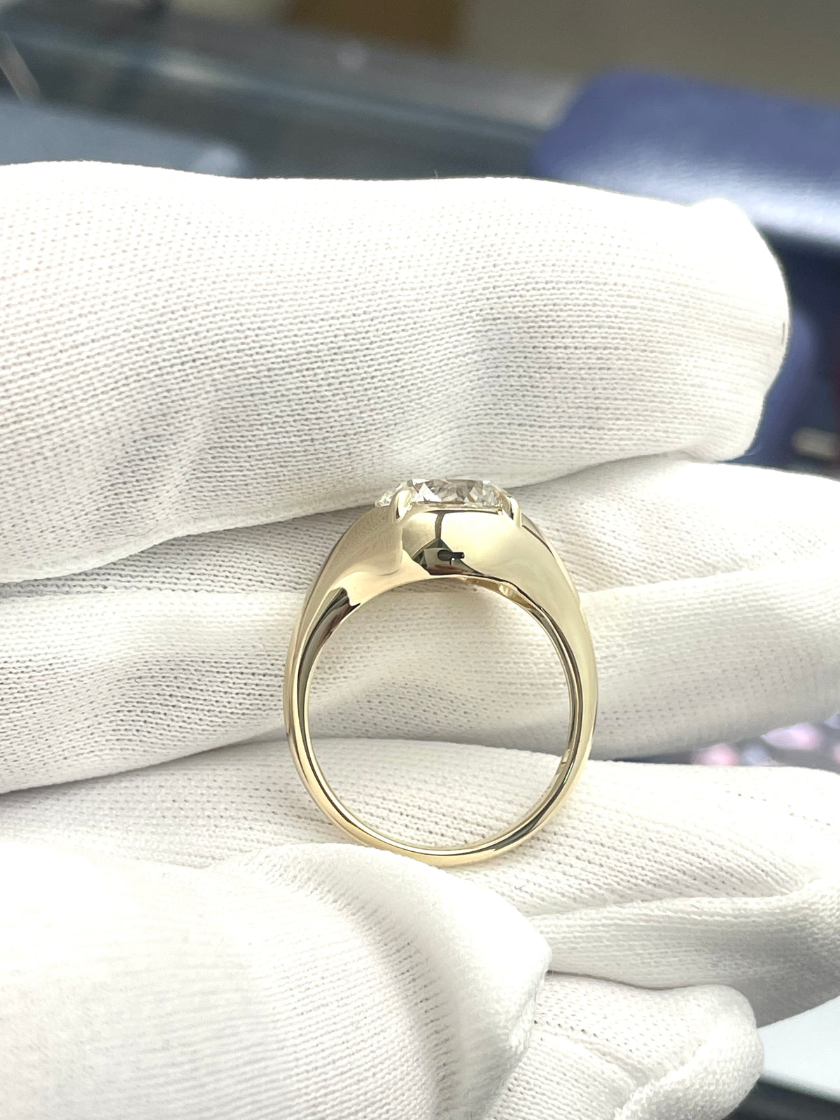 Yellow gold round diamond ring, front view with polished band